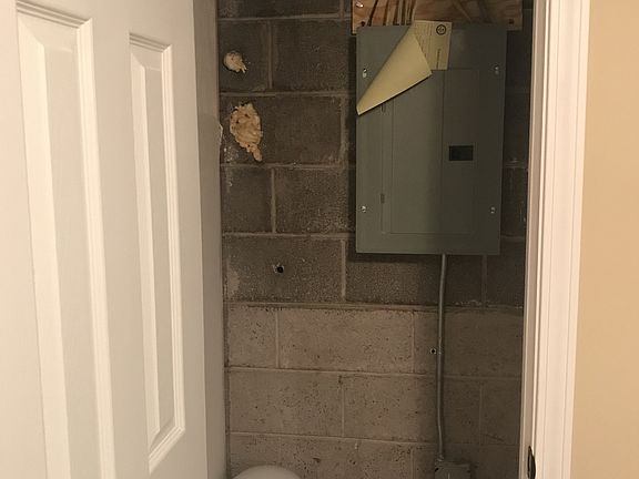 3rd image of 121 Lookout Dr