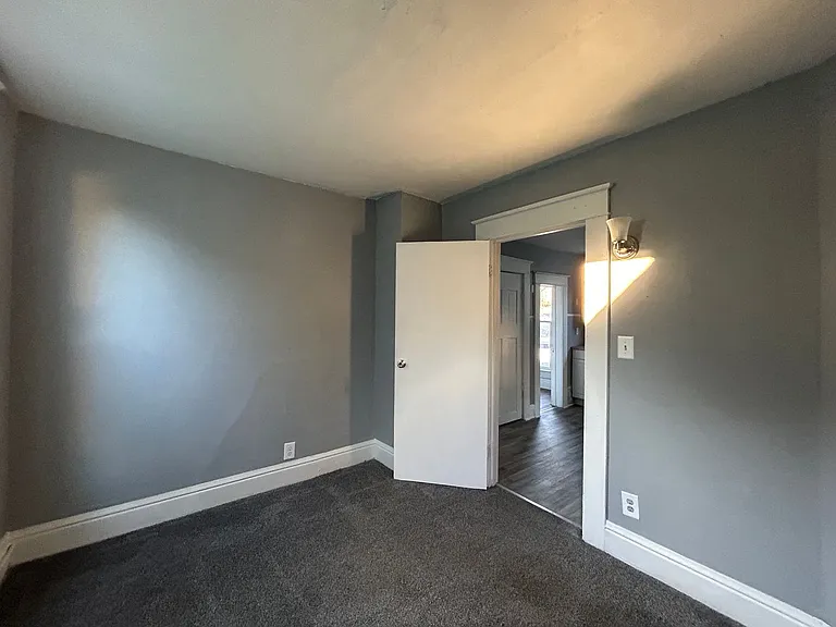 323 Sherman St — Photo 9