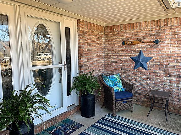 3rd image of 2212 Creekwood Ct