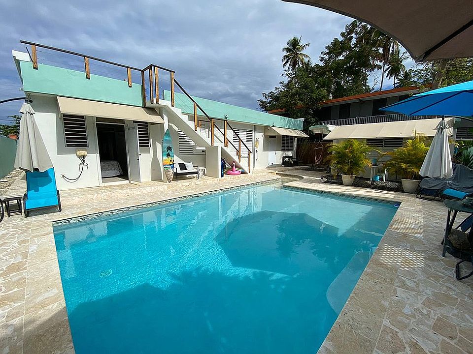 Backyard/ Pool