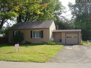 6113 Tall Oaks Dr, Mentor, OH 44060
