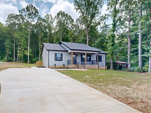 1655 Blair St, Thomasville, NC 27360