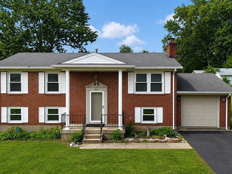 1st image of 821 W Crocus Dr