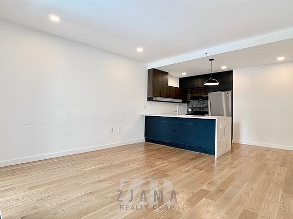 4th image of 25 E 19th St #22F