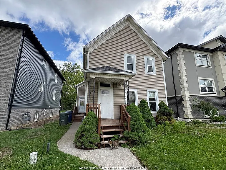 454 Crawford Ave — Photo 1