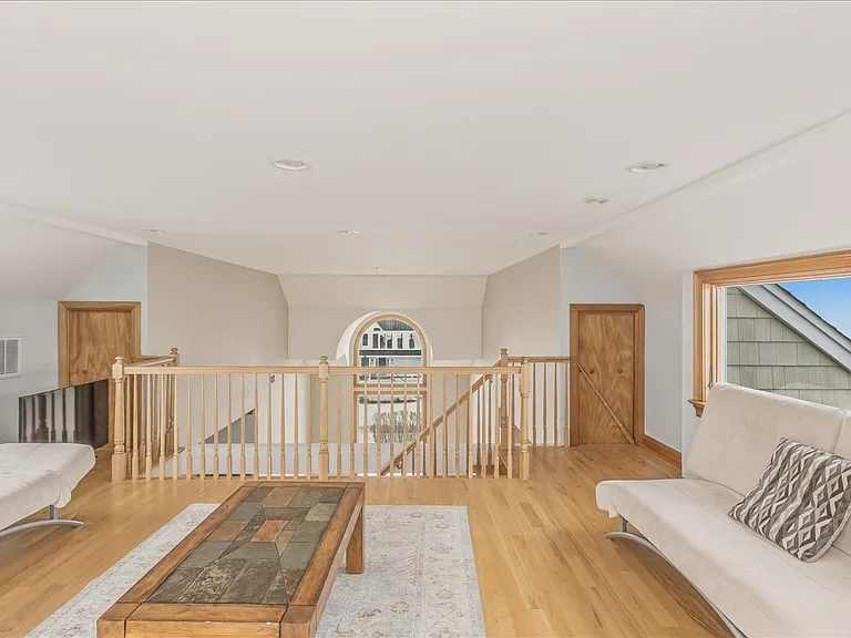 672 Dune Rd — Photo 33