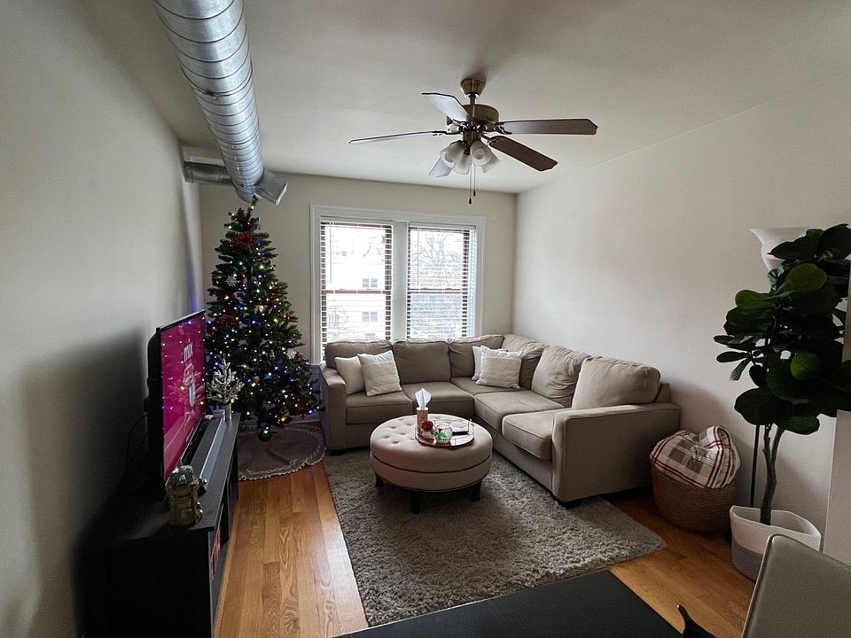 1st image of 3323-25 N Lakewood Ave #2