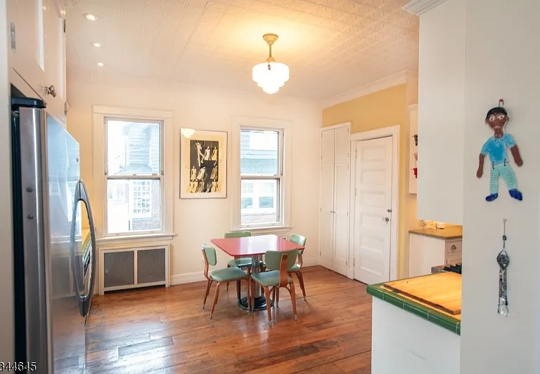 110 Montclair Ave — Photo 18