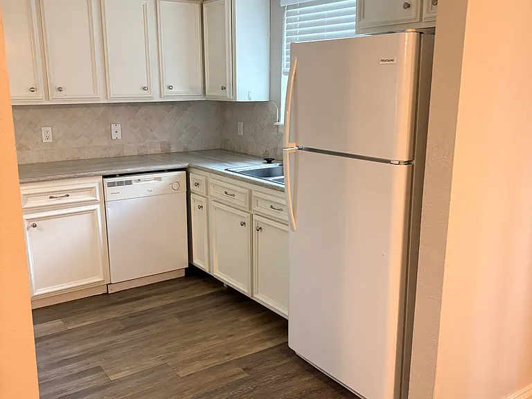 827 Hardy Springs Cir #B — Photo 8