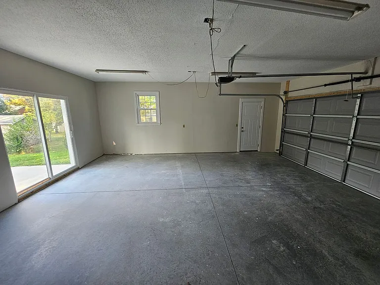 395 W Crocus Dr — Photo 28