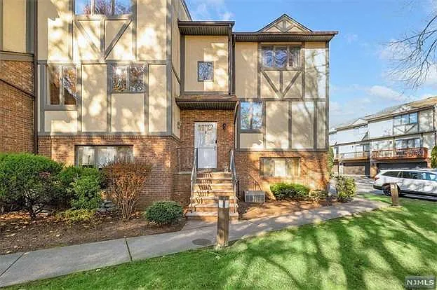 465 Colfax Ave — Photo 1