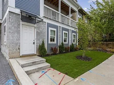 663 Boulevard NE — Photo 3