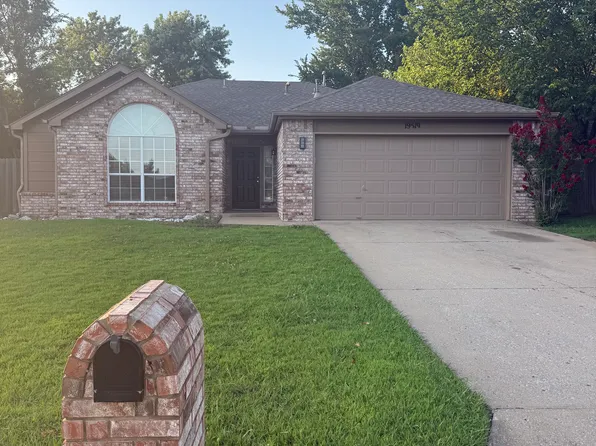 19519 E 38th St S, Broken Arrow, OK 74014