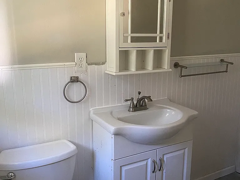 Edgewater Dr — Photo 11