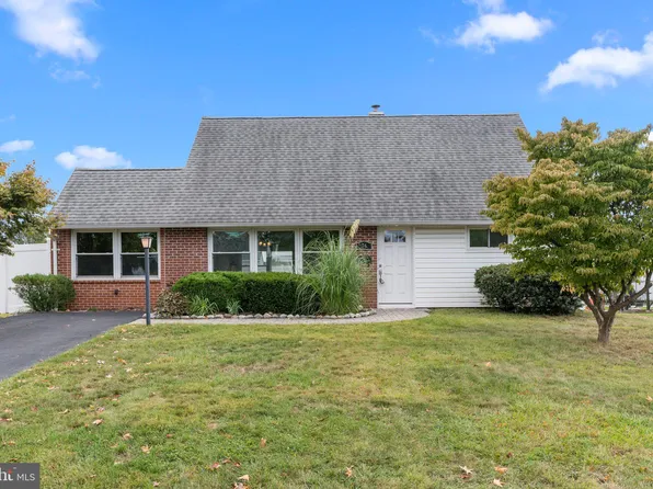76 Cardinal Rd, Levittown, PA 19057