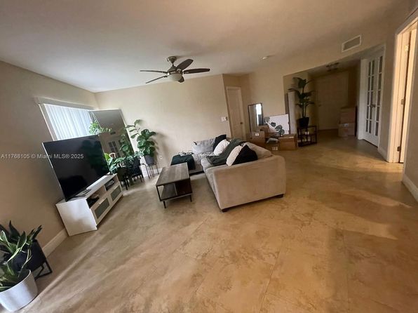 2803 N Oakland Forest Dr APT 211