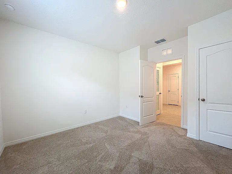 1043 Cascade Dr — Photo 32