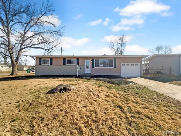 2190 Love Ln, Florissant, MO 63031