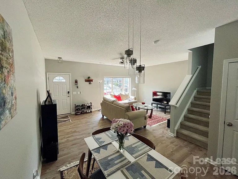 8049 Stoneham Ct — Photo 6