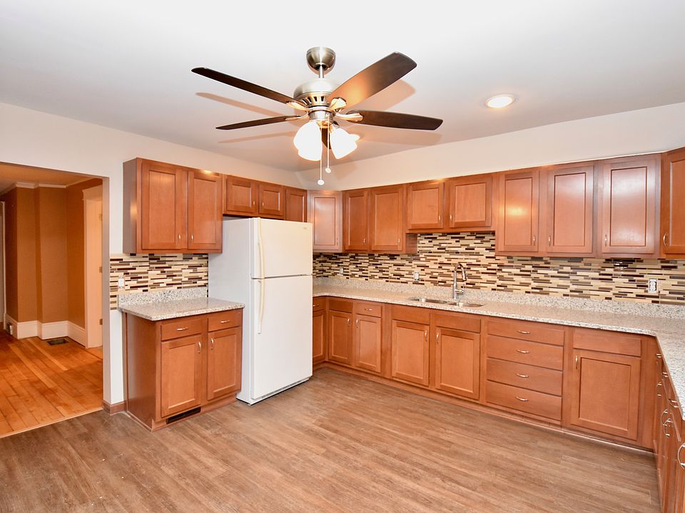 1st image of 229 2nd Ave S #2
