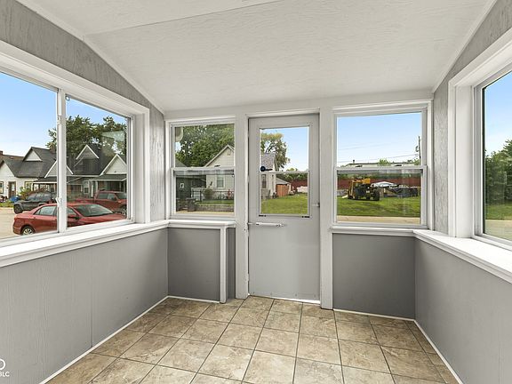2nd image of 1421 Deloss St