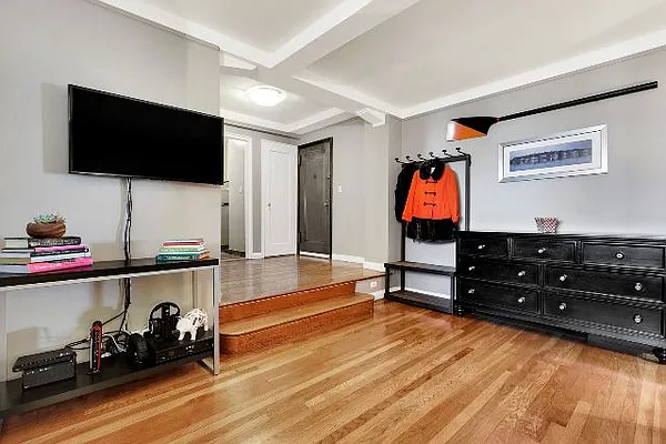 Sold by Cooper & Cooper Real Estate | media 11