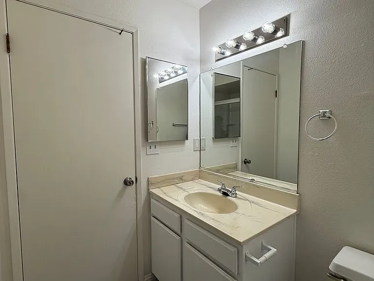 14500 Las Palmas Dr #32 — Photo 16