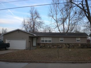 1242 S Prince Ln, Springfield, MO 65804