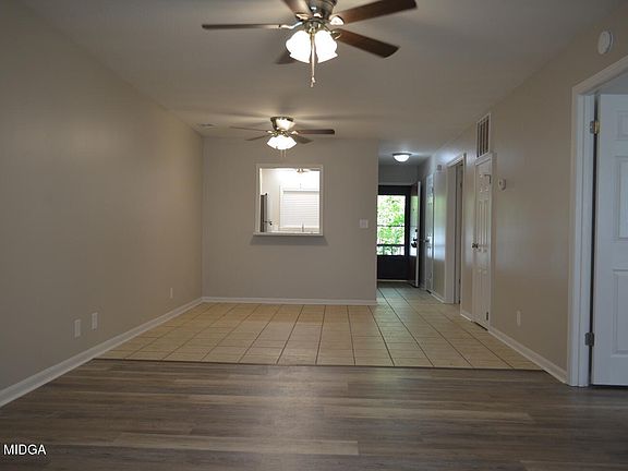 5th image of 726 Willow Creek Dr