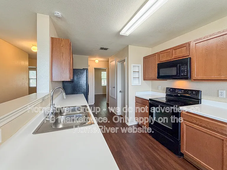 3013 Meadow Bluff Dr — Photo 4
