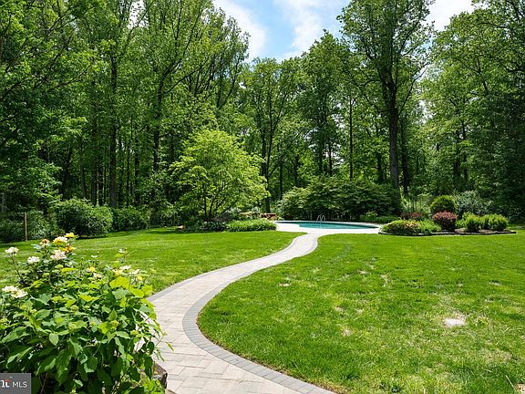 3rd image of 374 Cherry Hill Rd