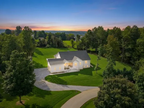 206 Jade Dr, Morgantown, WV 26508