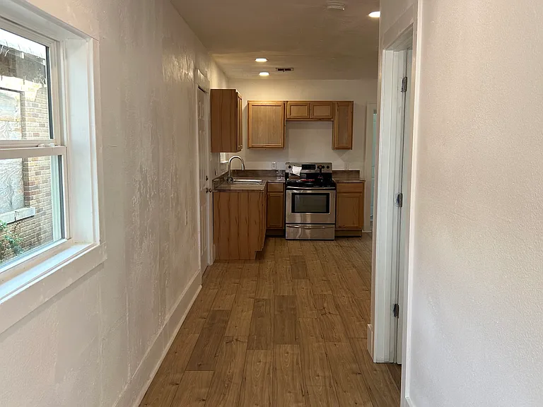738 W Maple Ave #B — Photo 2