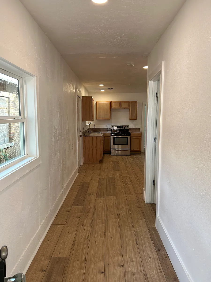 Building Photo - 738 W Maple Ave #B