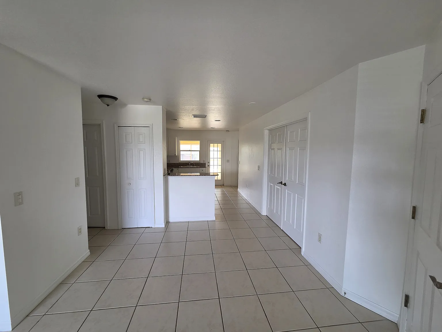 10483 Pendleton Ave — Photo 4