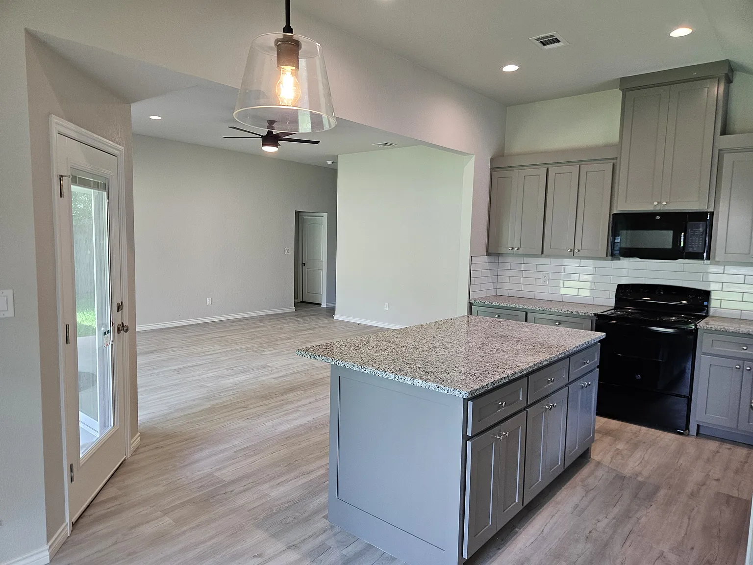 4 bed, 1799 sqft, $2,455 — Photo 4