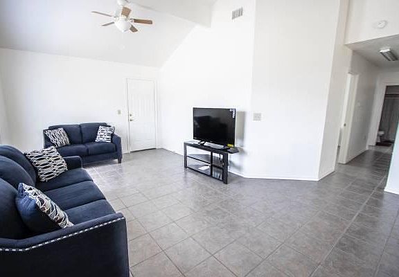 4th image of 9055 Hines Cir