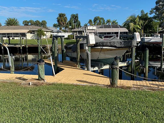 Boat Dock with lift 