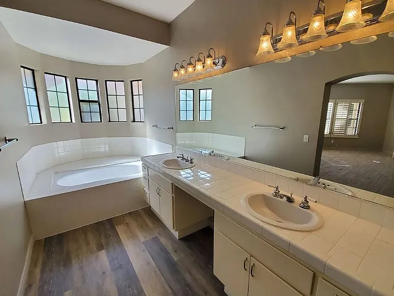 2310 Vista Valley Ln — Photo 12