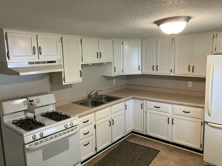 212 E Marshall St — Photo 10