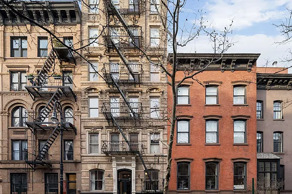 Sold by Compass | media 7