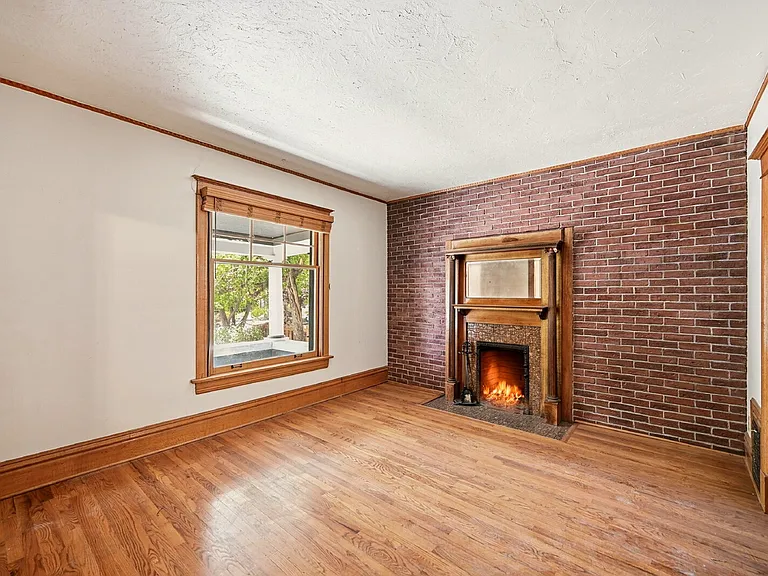1233 Elizabeth St — Photo 8