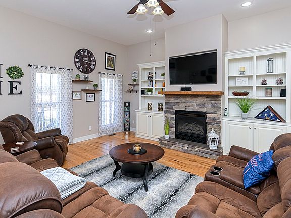 3rd image of 182 Old Camargo Rd