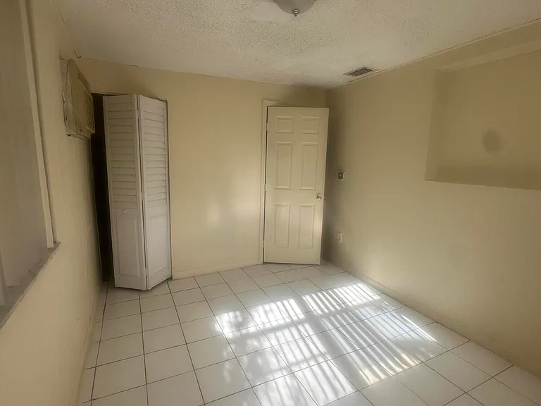 5725 NW 14th Ct — Photo 10