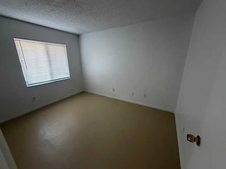 2714 Adela Ave — Photo 4