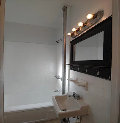 Rented by Moss Realty Company | media 8