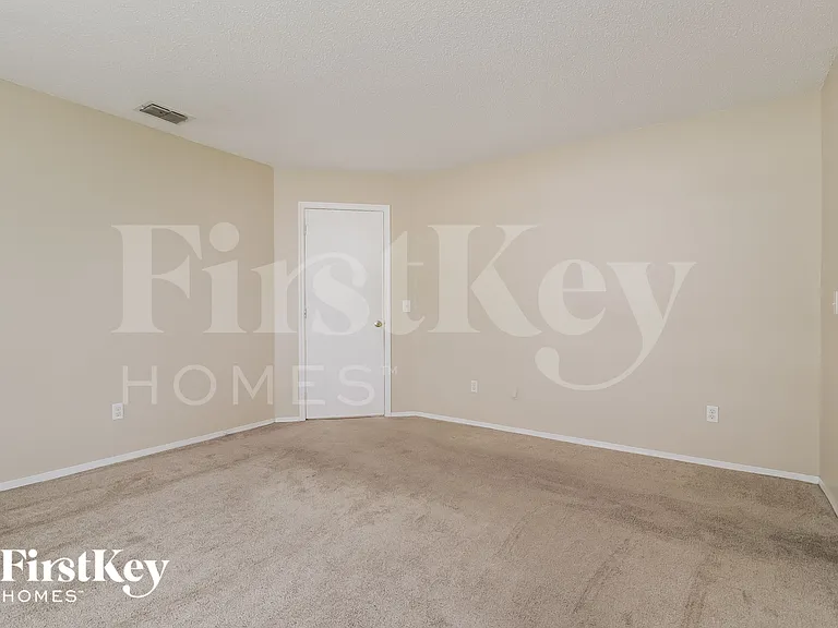 541 Albatross Dr — Photo 8