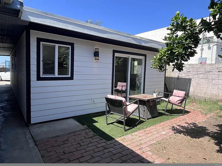 137 Carnation Ave #B — Photo 11