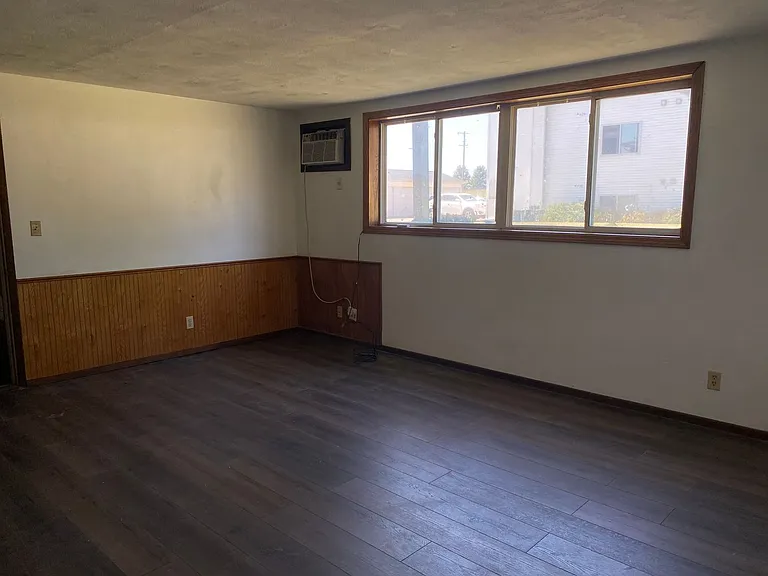 203 9th Ave — Photo 3