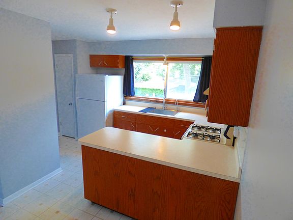 5th image of 653 South Blvd #206